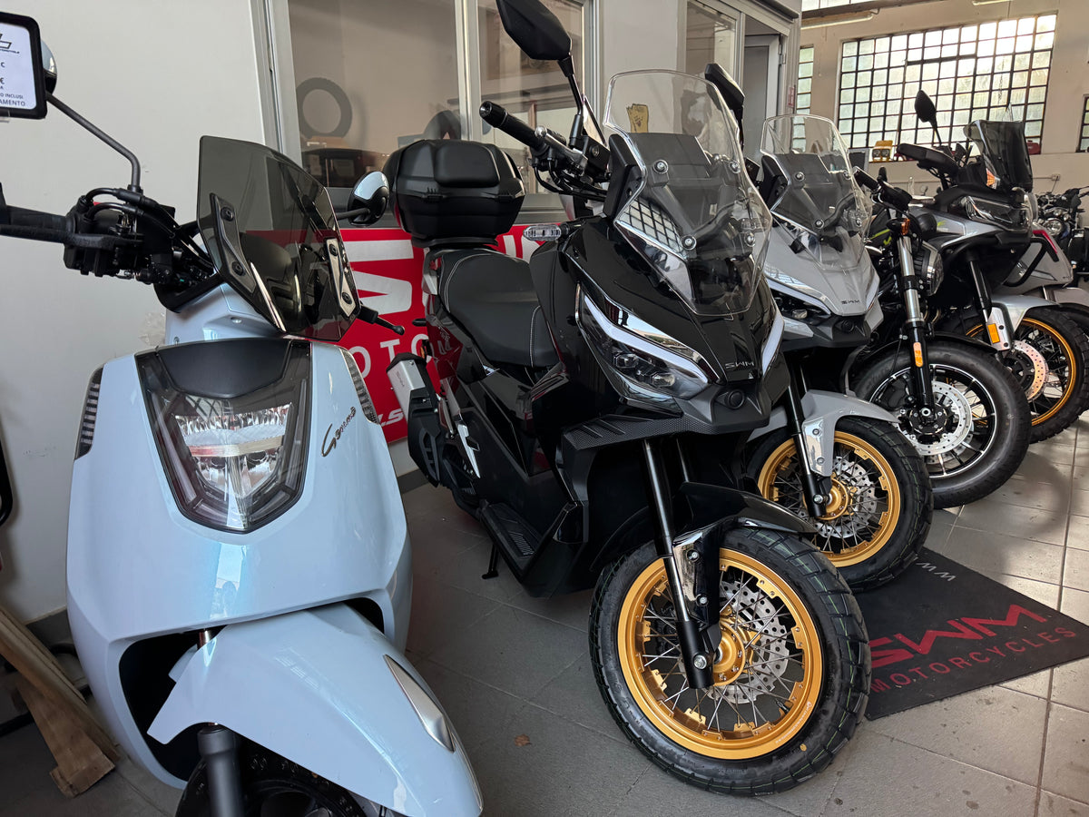 SWM VENTURO 125 ADV 2027 - NERO